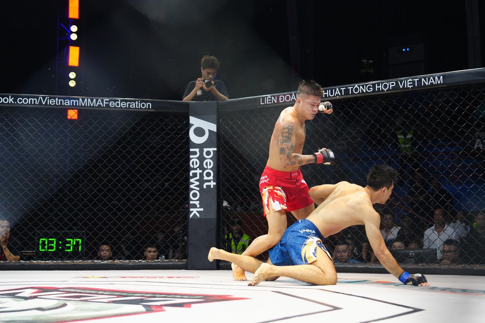 LION Championship 27: Lý Văn Huỳnh lần thứ ba giành quyền tranh đai vô địch hạng 77kg - Ảnh 1.