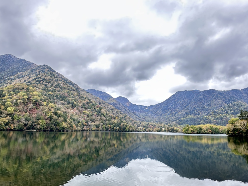 Nikko đầu thu - Khi thiên nhiên bắt đầu khoác lên tấm áo lộng lẫy của mùa lá vàng, lá đỏ - Ảnh 3.