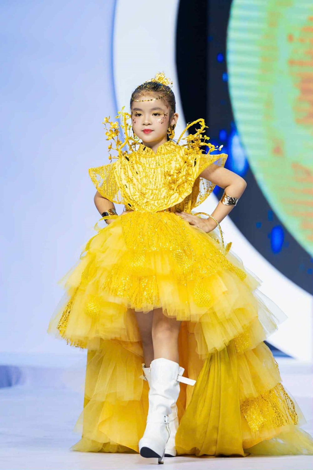 Mẫu nhí Nguyễn Cao Vân gây ấn tượng trên sàn diễn - Ảnh 3.