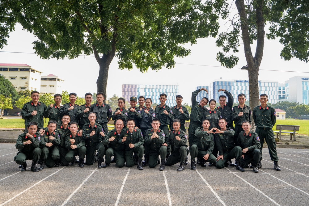 MONO, Neko Lê đáp xuống nóc Trung tâm Hội nghị Quốc gia bằng trực thăng trong 'Chiến sĩ quả cảm' - Ảnh 1.