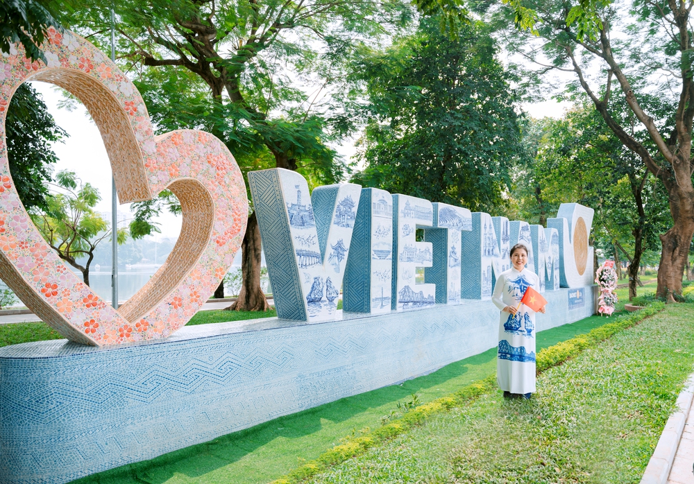 Hà Nội: Ra mắt biểu tượng gốm sứ &quot;Trái tim Tình yêu Việt Nam&quot; - Ảnh 3.