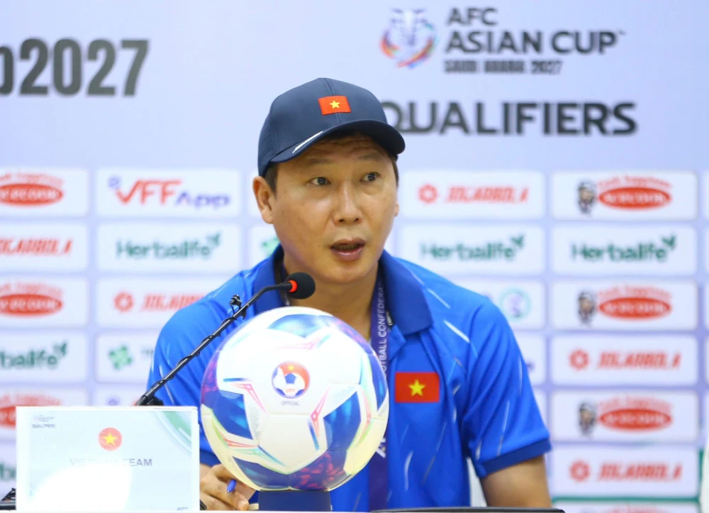 HLV Kim Sang Sik: 'Không thủng lưới trước Nepal là nhiệm vụ quan trọng' - Ảnh 1.