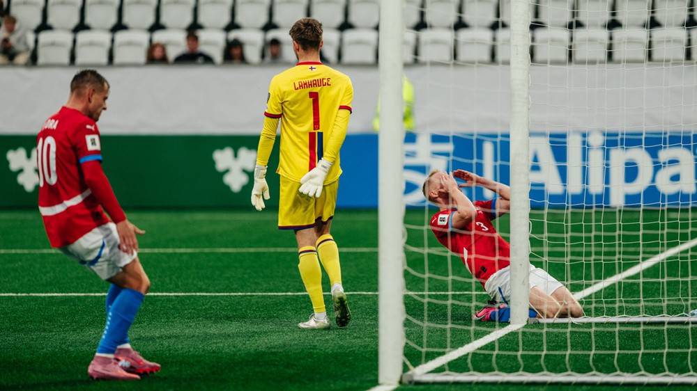 Từ hòn đảo 55.000 dân đến giấc mơ World Cup - Ảnh 2.