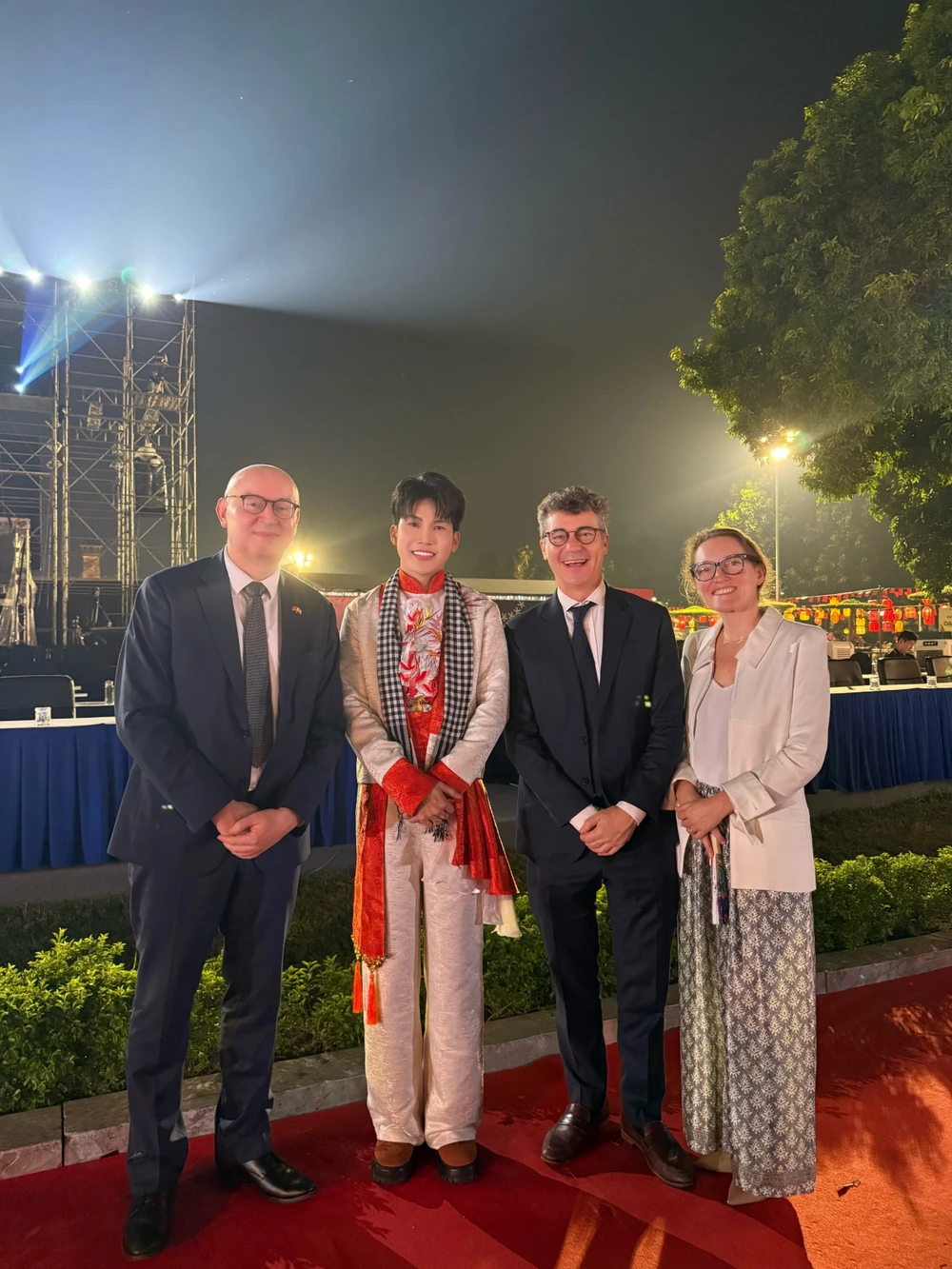Tiêu Minh Phụng tham gia chương trình Lễ hội giao lưu văn hoá thế giới 2025  - Ảnh 3.