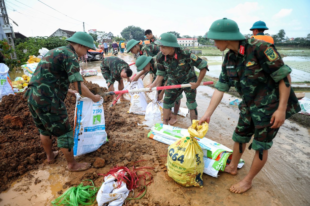 Phiên họp thứ 50 Ủy ban Thường vụ Quốc hội: Tiếp tục có giải pháp căn cơ để chủ động phòng, chống bão lũ - Ảnh 3.