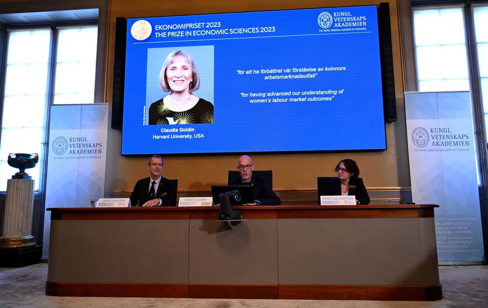 Giải Nobel Kinh tế 2025 và các giải Nobel Kinh tế trong 10 năm gần đây - Ảnh 4.