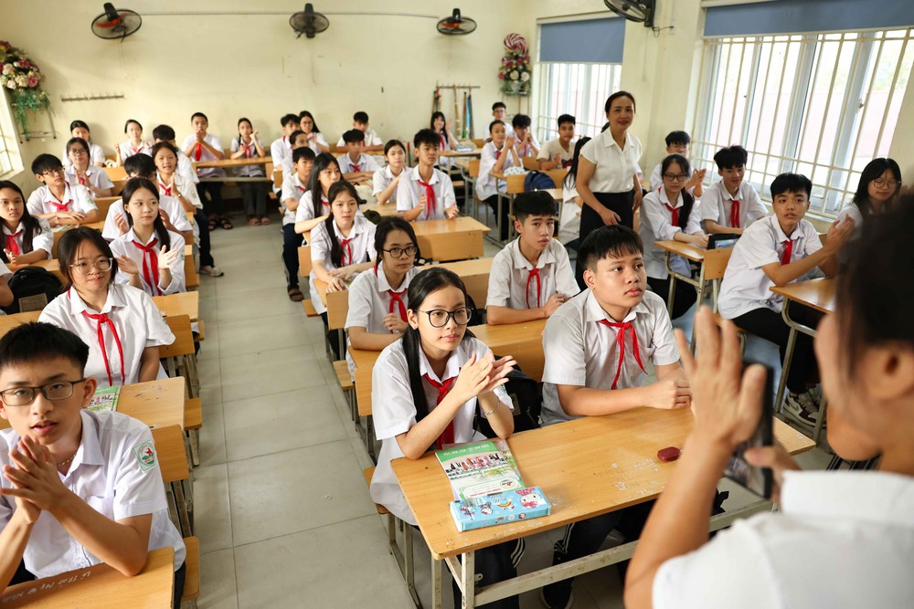 Thái Nguyên: Ngày trở lại trường đầy cảm xúc của học sinh trường Tiểu học, THCS Trưng Vương - Ảnh 10.