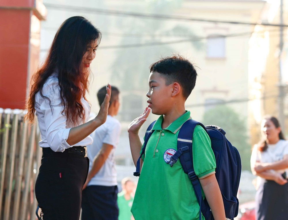 Thái Nguyên: Ngày trở lại trường đầy cảm xúc của học sinh trường Tiểu học, THCS Trưng Vương - Ảnh 4.
