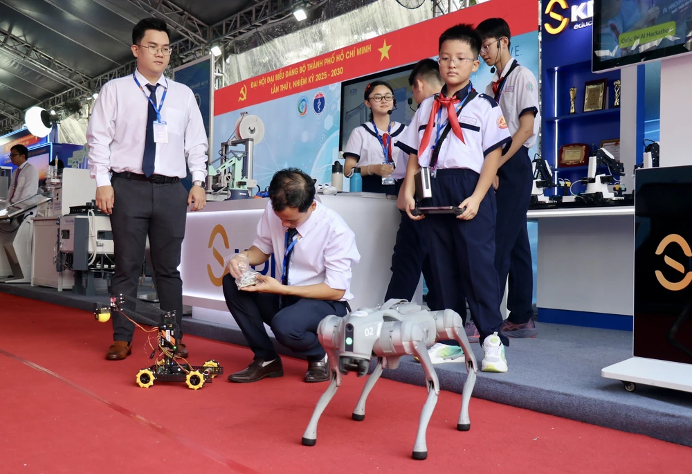 Trưng bày hàng loạt sản phẩm công nghệ chiến lược quốc gia tại Thành phố Hồ Chí Minh - Ảnh 1.