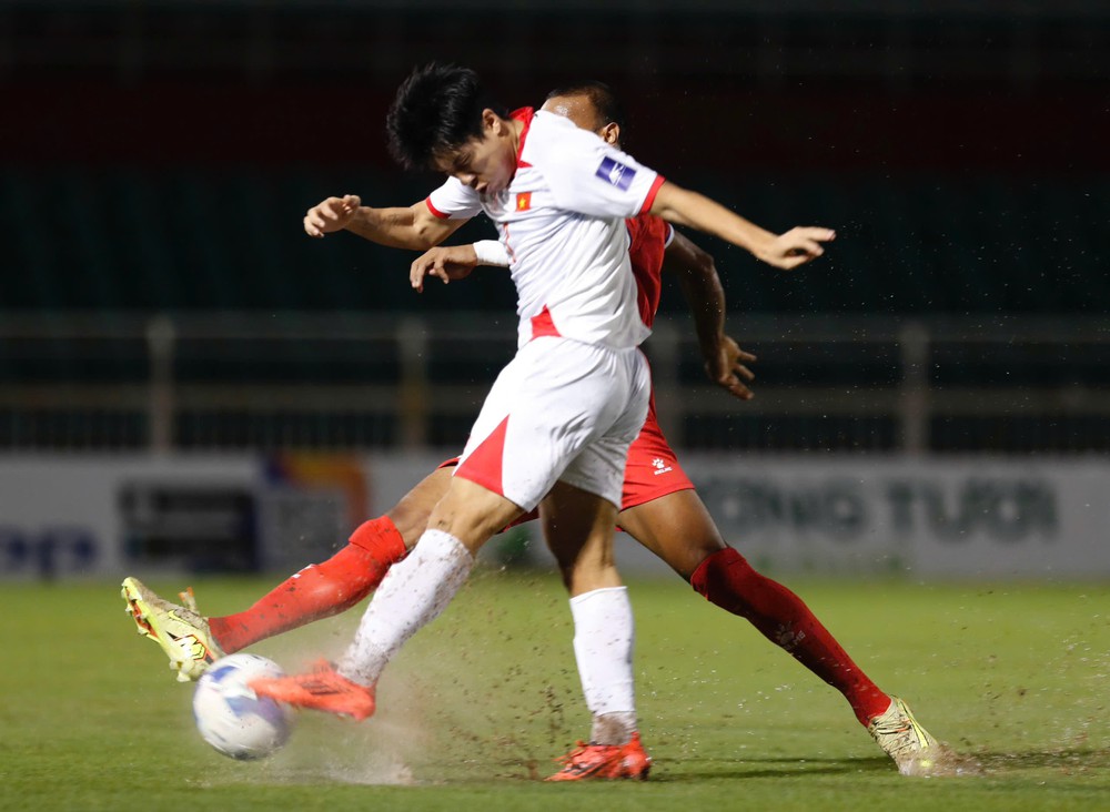 Tuyển Việt Nam tung ra 22 pha dứt điểm nhưng chỉ thắng tối thiểu Nepal với tỷ số 1-0. Ảnh: Hoàng Linh