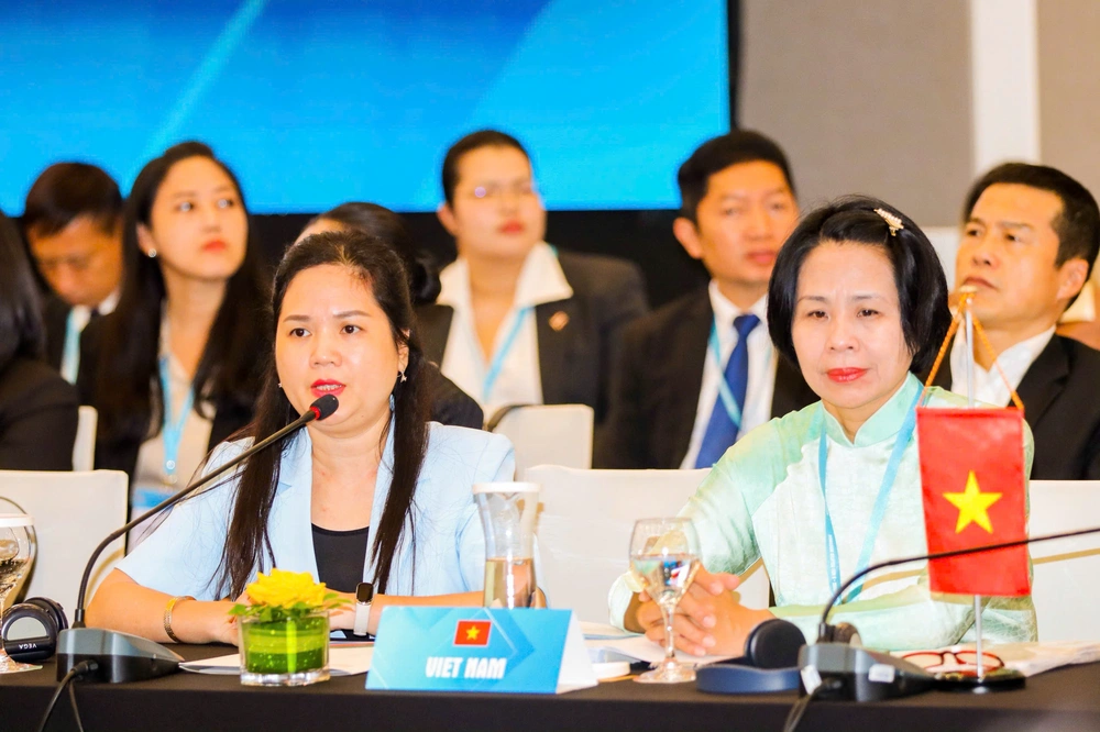 Đẩy mạnh hợp tác phát triển bóng đá toàn diện giữa ASEAN với FIFA - Ảnh 2.