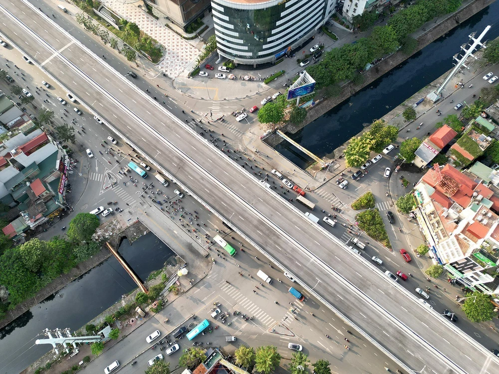 Trị thủy cho Hà Nội (kỳ 3): &quot;Đi chậm mà chắc&quot; với 4 sông nội đô - Ảnh 4.