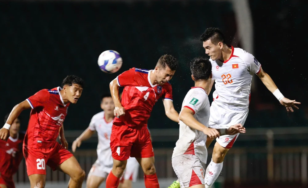 Tin nóng bóng đá Việt Nam hôm nay 15/10: Đội tuyển Việt Nam lên hạng 110 thế giới; Hà Nội FC bổ sung nhân sự trước khi gặp Ninh Bình FC - Ảnh 2.