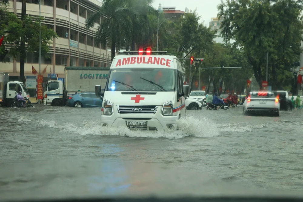 Hải Phòng ngập úng ngập cục bộ sau mưa lớn - Ảnh 3.