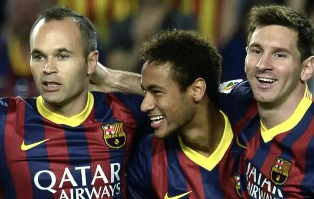 Bộ ba 'Messi, Neymar, Iniesta' gây sốt khi cùng khoác áo một đội bóng ở Brazil - Ảnh 2.