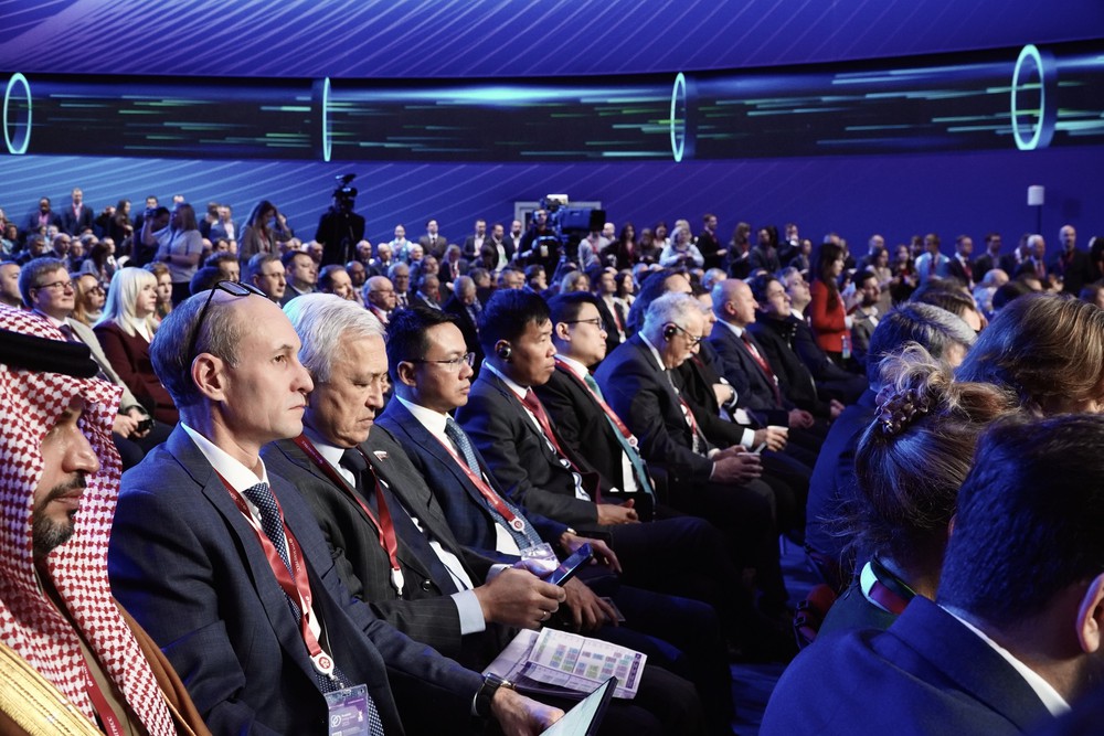 Phó Thủ tướng Bùi Thanh Sơn nhấn mạnh vai trò nền tảng của năng lượng đối với hòa bình, phát triển  - Ảnh 3.