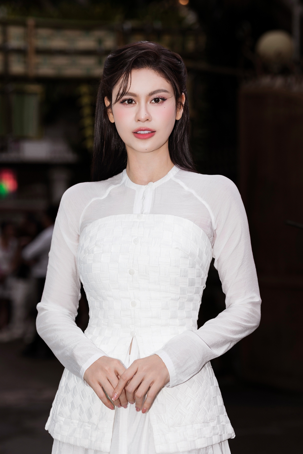 Dàn sao Việt hội tụ thảm đỏ mừng triển lãm của NTK Nguyễn Minh Công - Ảnh 6.