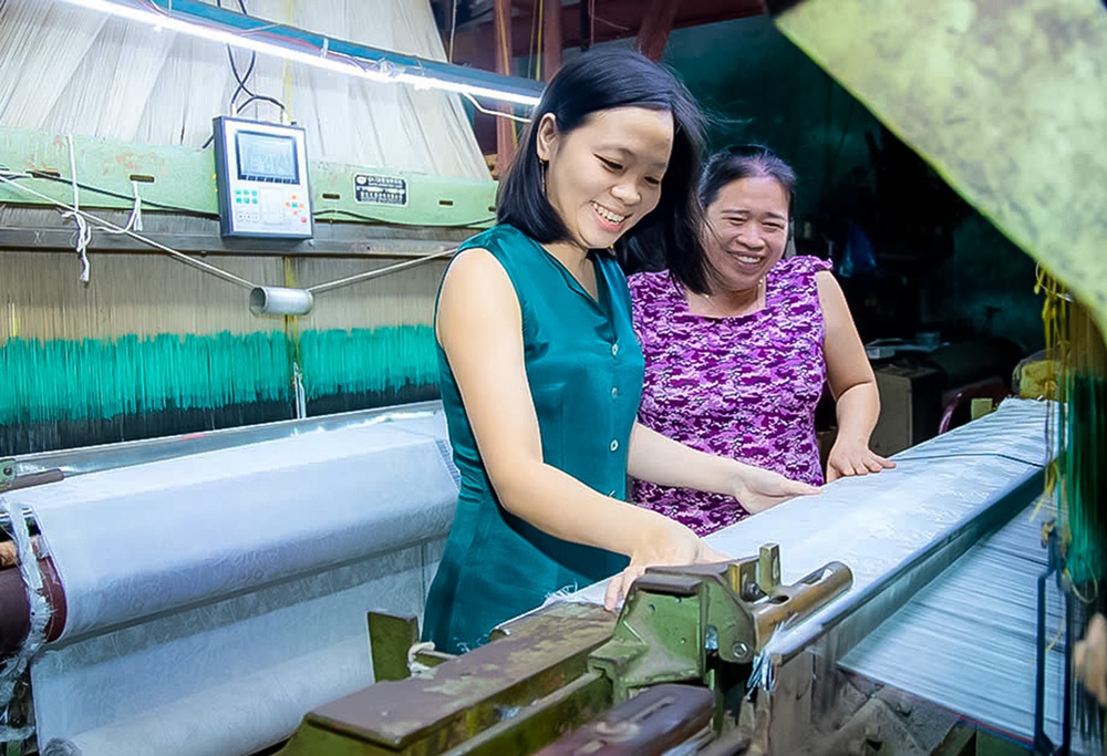 Lụa Mã Châu: Vẻ đẹp mềm mại từ hồn quê &quot;xứ Quảng&quot; - Ảnh 1.