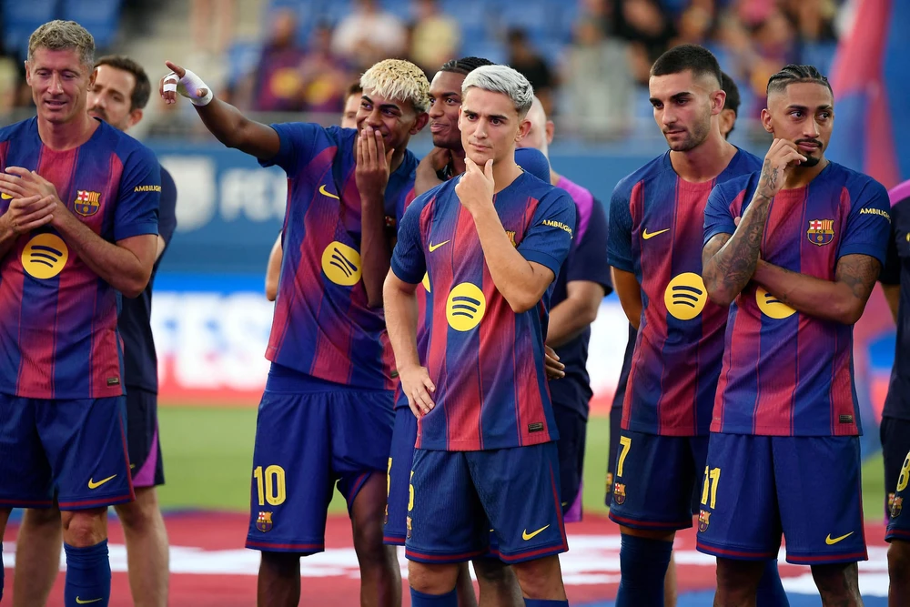 21h15 ngày 18/10, sân Montjuic, Barcelona – Girona: Barca và mặt trái của “Hansi-ball” - Ảnh 1.