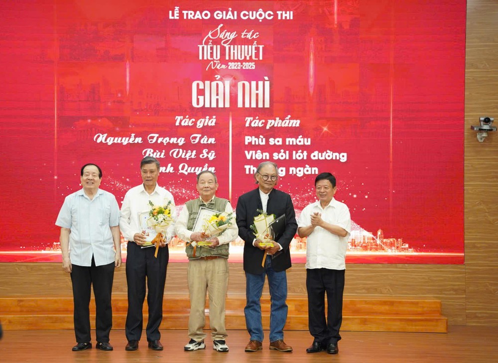 Tin vào tương lai &quot;tươi tốt&quot; của tiểu thuyết Việt Nam - Ảnh 1.