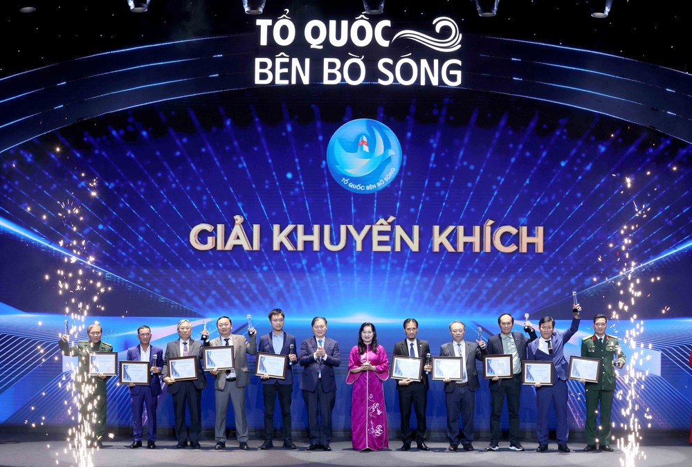 Lễ trao giải Cuộc thi ảnh nghệ thuật cấp Quốc gia “Tổ quốc bên bờ sóng” lần thứ 3 - Ảnh 3.