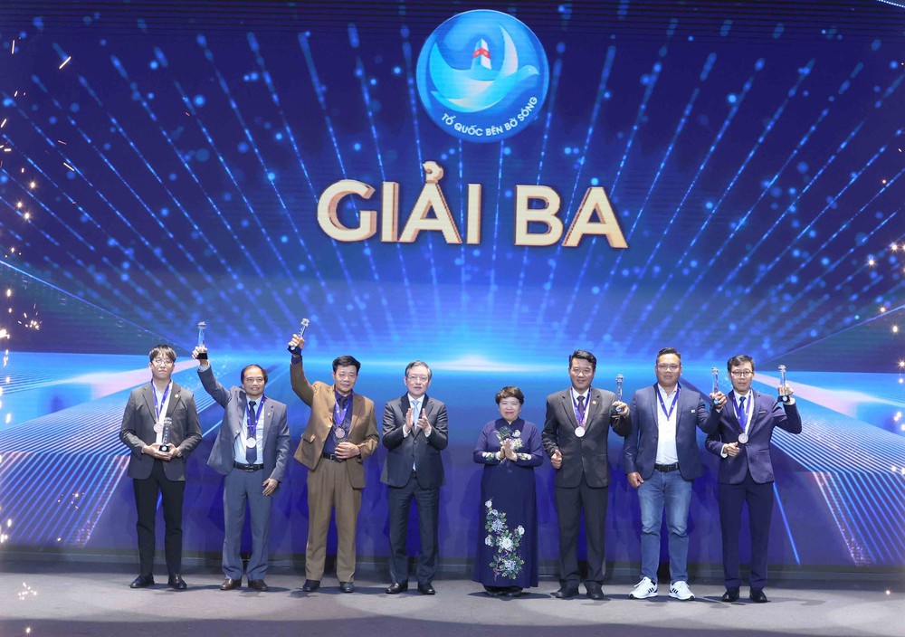 Lễ trao giải Cuộc thi ảnh nghệ thuật cấp Quốc gia “Tổ quốc bên bờ sóng” lần thứ 3 - Ảnh 2.