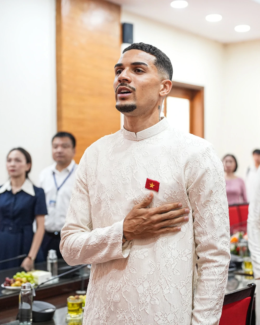 Đỗ Hoàng Hên xúc động: ‘Tôi khát khao cống hiến cho bóng đá Việt Nam’ - Ảnh 1.