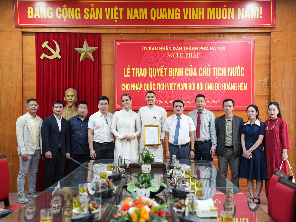 Đỗ Hoàng Hên xúc động: ‘Tôi khát khao cống hiến cho bóng đá Việt Nam’ - Ảnh 2.