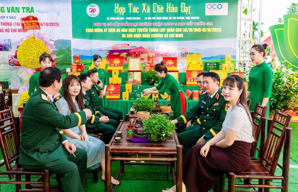 HTX Chè Hảo Đạt: Hương trà Thái Nguyên lan toả trong ngày hội 80 năm Quân khu 1 - Ảnh 2.