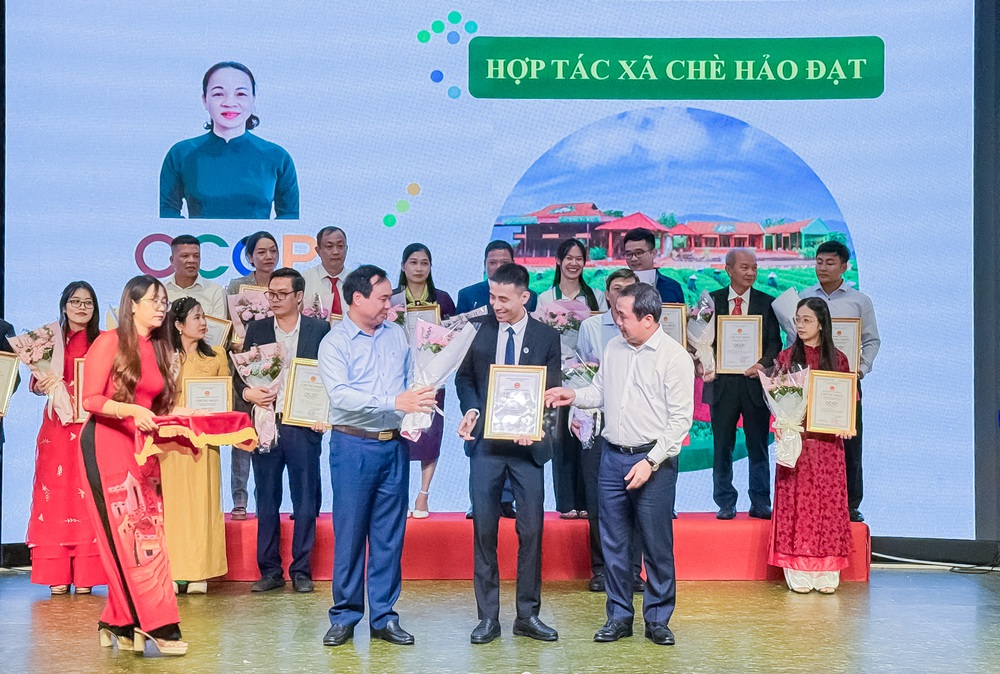 HTX Chè Hảo Đạt: Hương trà Thái Nguyên lan toả trong ngày hội 80 năm Quân khu 1 - Ảnh 3.