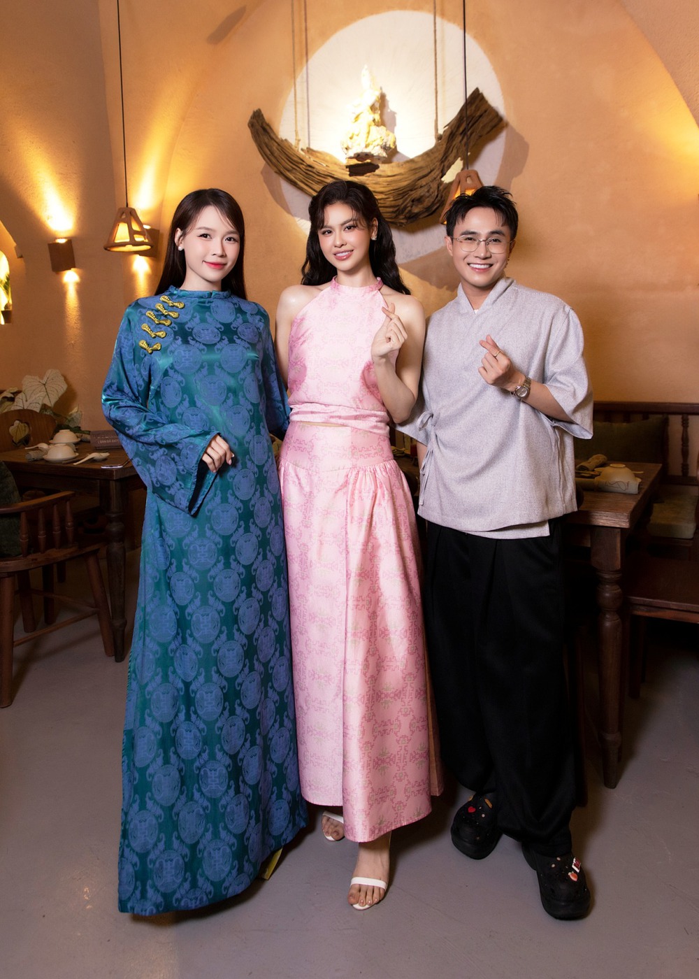 Dàn sao Việt đến chúc mừng Trương Quỳnh Anh lên chức &quot;bà chủ&quot; - Ảnh 2.