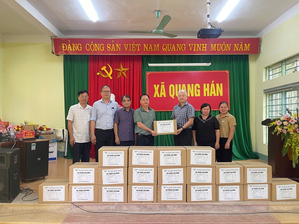 Hỗ trợ hơn 63 tỷ đồng cùng hàng trăm tấn hàng cứu trợ người dân Cao Bằng bị thiên tai - Ảnh 1.