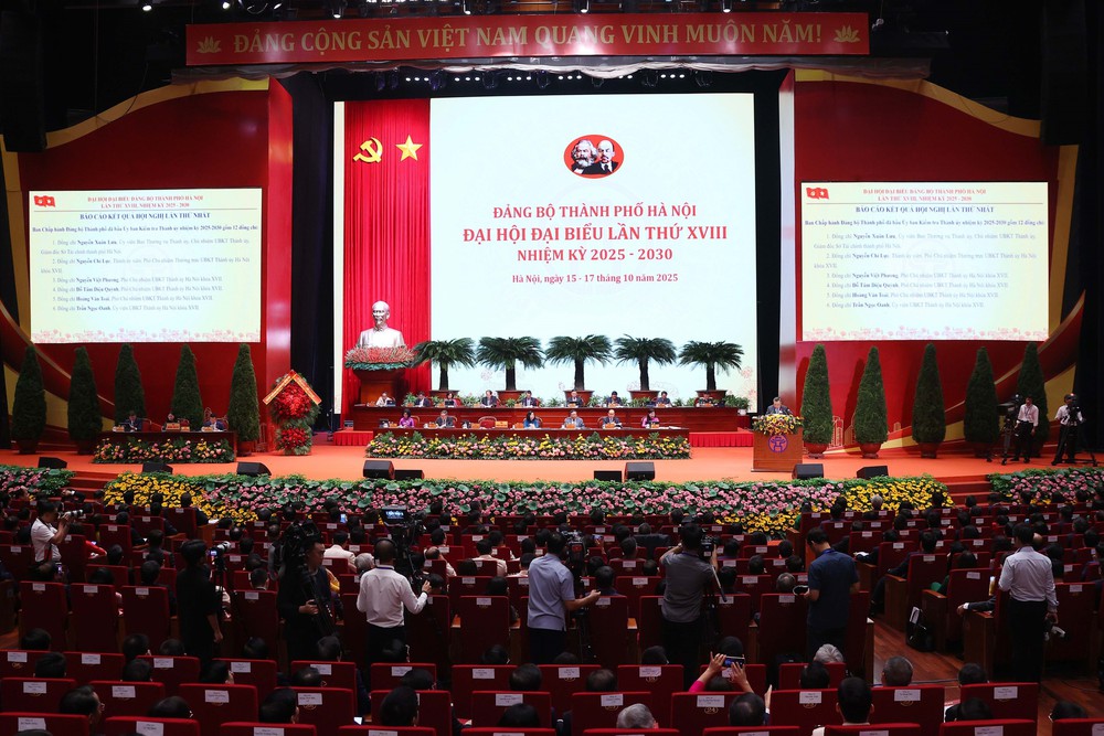 Đồng chí Bùi Thị Minh Hoài tiếp tục được bầu làm Bí thư Thành ủy Hà Nội khóa XVIII - Ảnh 2.