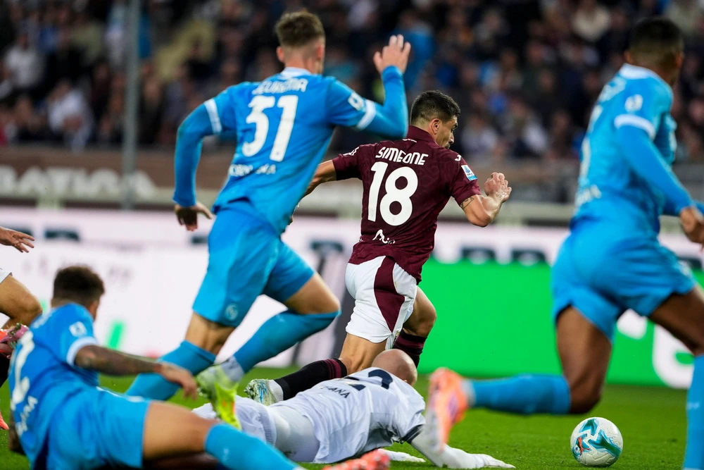 Tân binh Bonny lập kỷ lục, Inter thắng nghẹt thở Roma để lên đầu bảng Serie A - Ảnh 2.