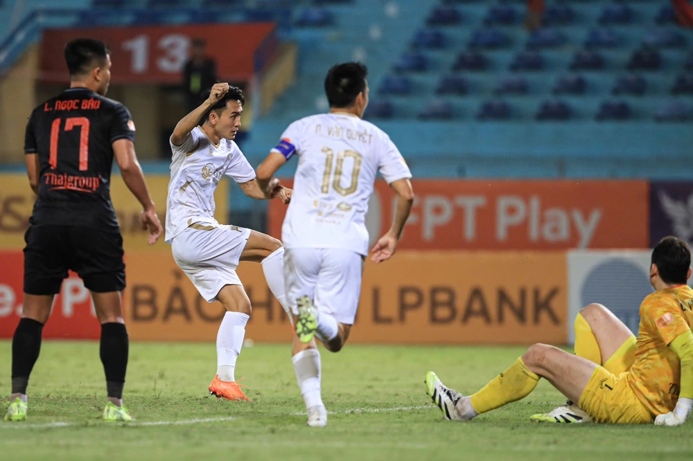 Hoàng Đức, Văn Lâm cho thấy V-League quá khắc nghiệt với HLV Harry Kewell - Ảnh 3.