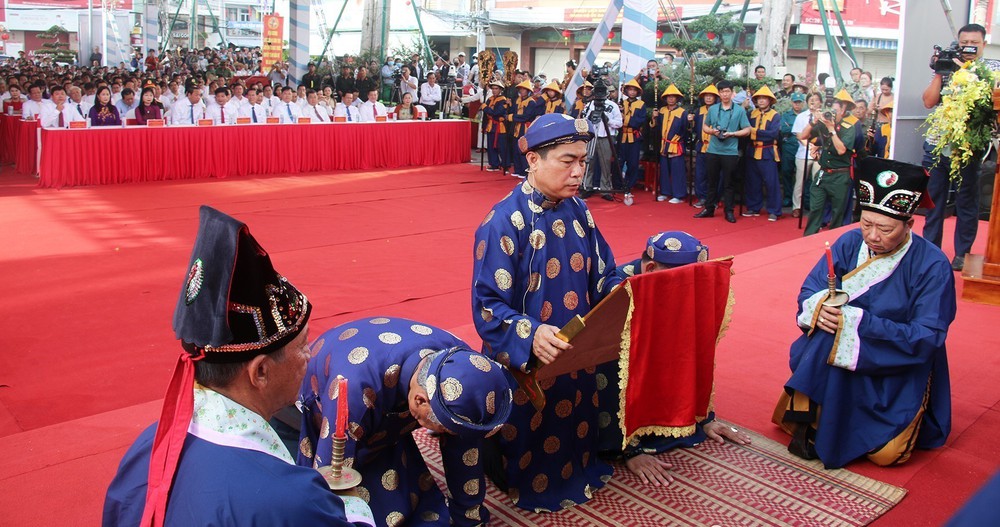 vnapotalangiangdanghuongtuongniemanhhungdantocnguyentrungtruc8346657-17607601862361532701208.jpg