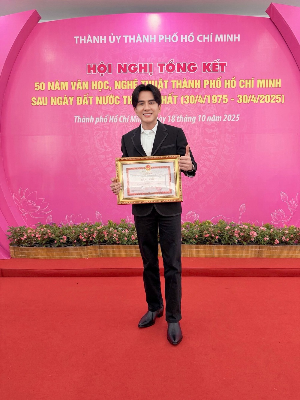 Đan Trường được vinh danh vì 30 năm cống hiến cho nghệ thuật - Ảnh 1.