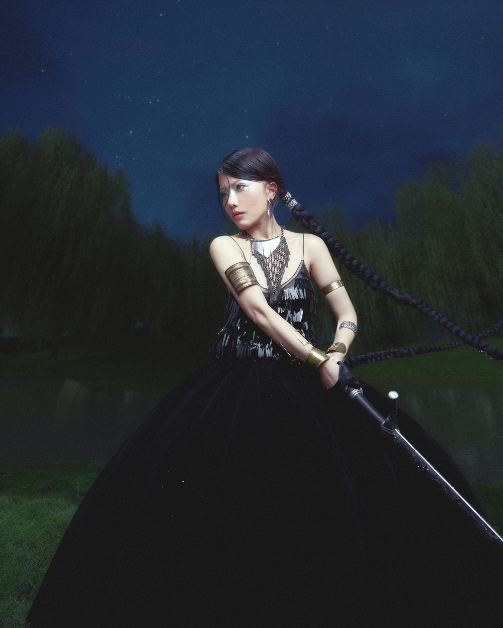 Phùng Khánh Linh ra mắt album thứ ba &quot;Giữa một vạn người&quot; - Ảnh 2.