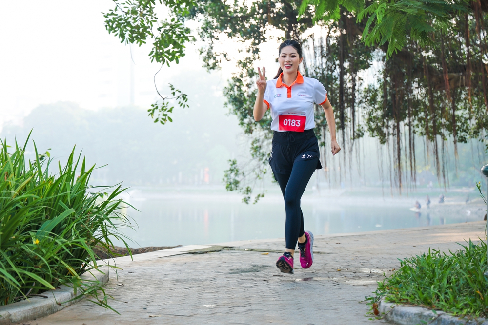 Hoa khôi Vũ Hương Giang lan tỏa năng lượng xanh, nói &quot;Không&quot; với thuốc lá - Ảnh 2.