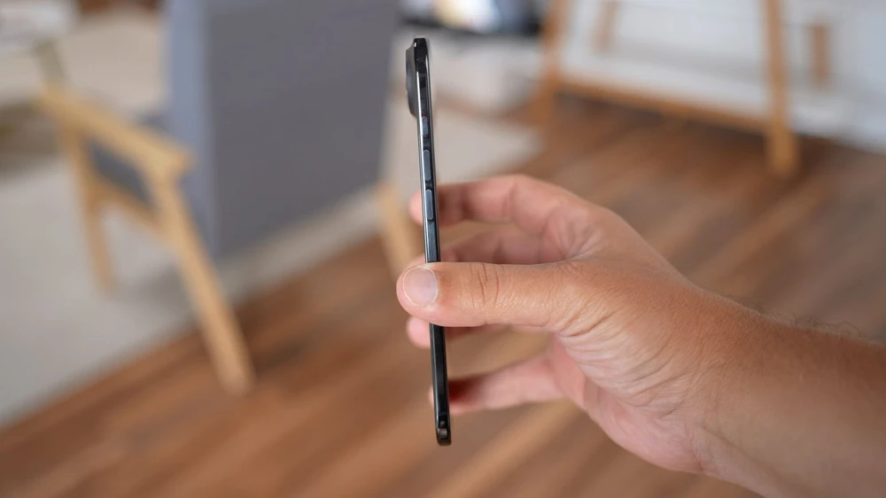 Doanh số thấp: Apple giảm sản lượng iPhone Air, Samsung hủy kế hoạch S26 Edge - Ảnh 1.