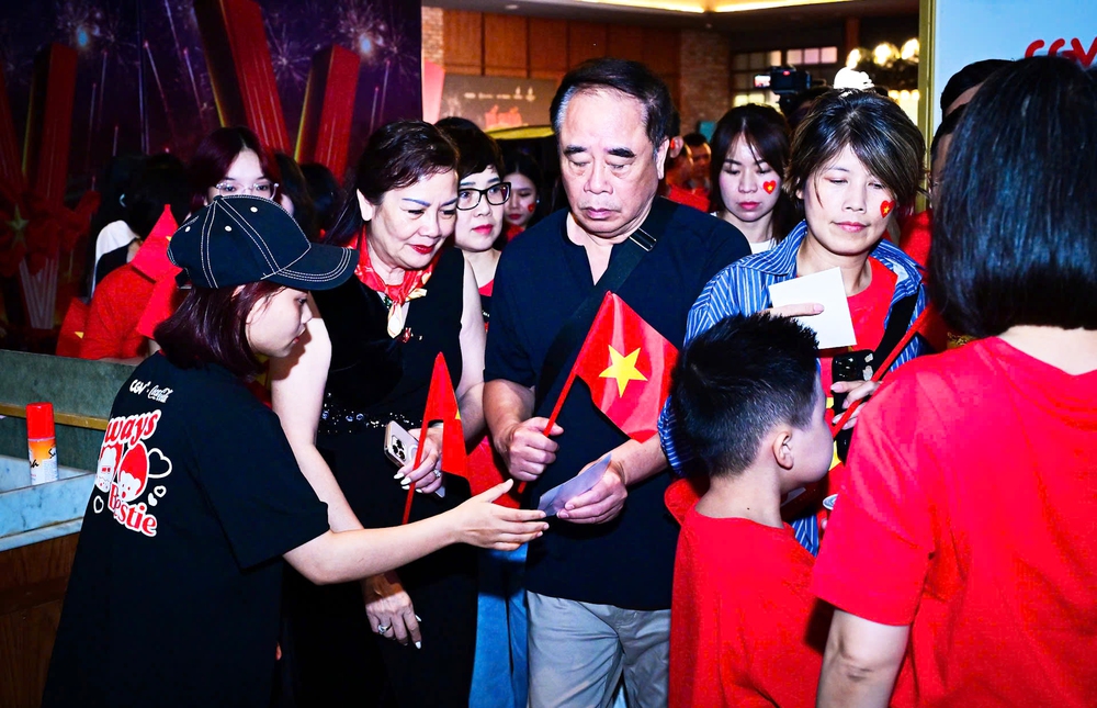 Phim hoà nhạc &quot;Tổ quốc trong tim: The concert film&quot;: Phát triển công nghiệp văn hóa từ hiệu ứng &quot;concert quốc gia&quot; - Ảnh 4.