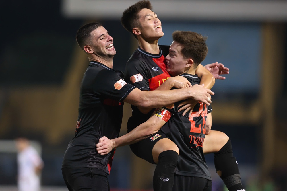 Vòng 7 LPBank V-League 2025/26: Ninh Bình bay cao, Nam Định và HAGL cùng tụt dốc - Ảnh 1.