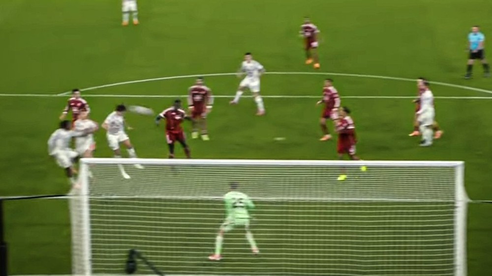 Maguire hóa người hùng, MU hạ Liverpool trong trận cầu nghẹt thở - Ảnh 3. Maguire hóa người hùng, MU hạ Liverpool trong trận cầu nghẹt thở - Ảnh 3.