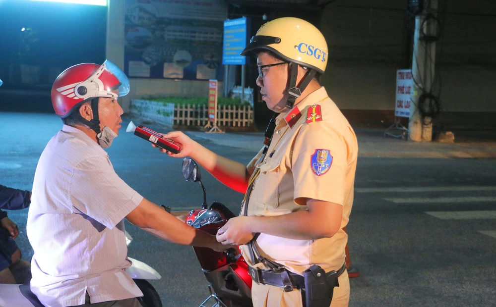 Ra quân kiểm tra chuyên đề cồn: Sẽ tiếp tục thực hiện thường xuyên bất kỳ ngày nào - Ảnh 2.