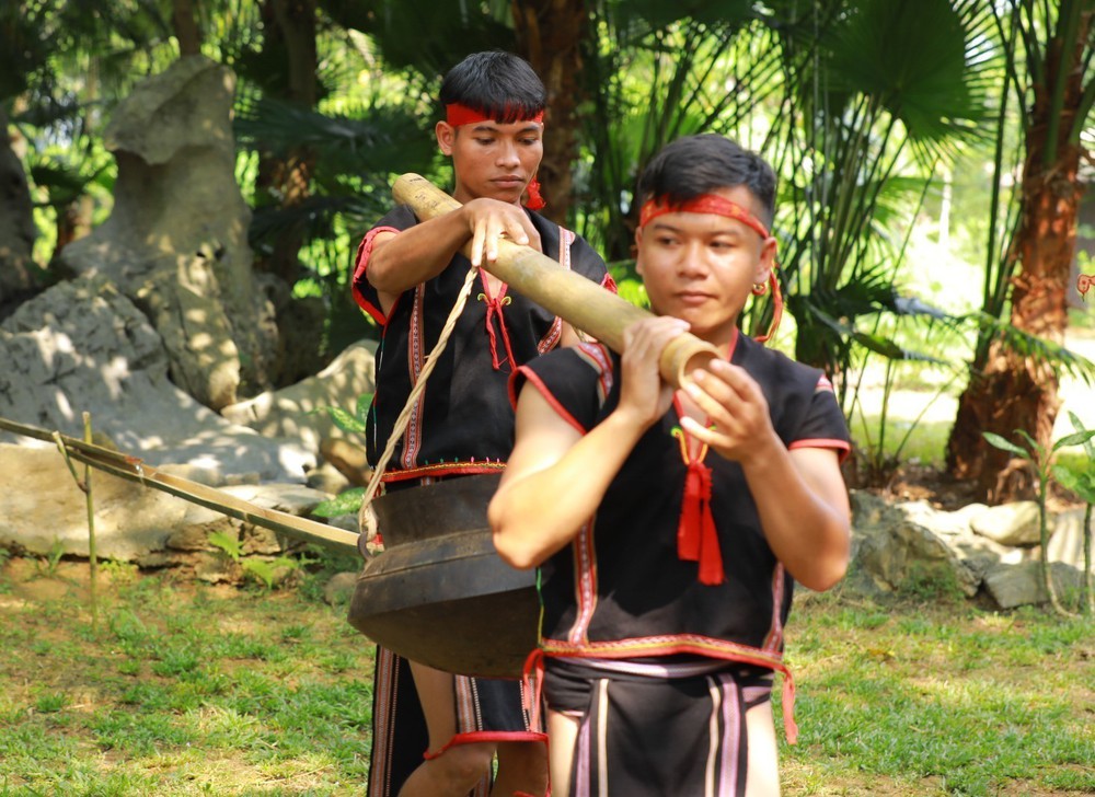Tái hiện Lễ cúng giọt nước của đồng bào Ba Na, tỉnh Gia Lai - Ảnh 3.