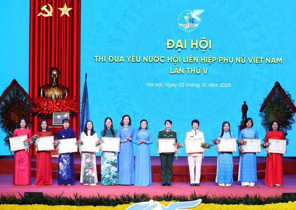 Ngày Phụ nữ Việt Nam (20/10): Gia đình hạnh phúc, đất nước phồn vinh - Ảnh 2.