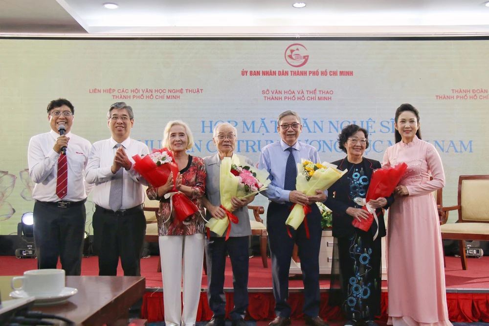 Thành phố Hồ Chí Minh tri ân văn nghệ sĩ Khu căn cứ Trung ương Cục miền Nam - Ảnh 1.