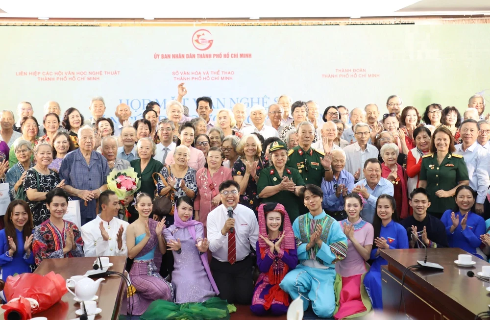 Thành phố Hồ Chí Minh tri ân văn nghệ sĩ Khu căn cứ Trung ương Cục miền Nam - Ảnh 4.