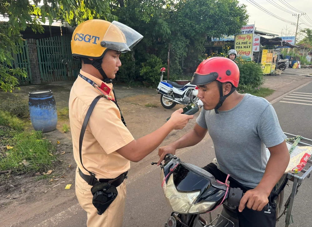 Ra quân kiểm tra chuyên đề cồn: Sẽ tiếp tục thực hiện thường xuyên bất kỳ ngày nào - Ảnh 1.