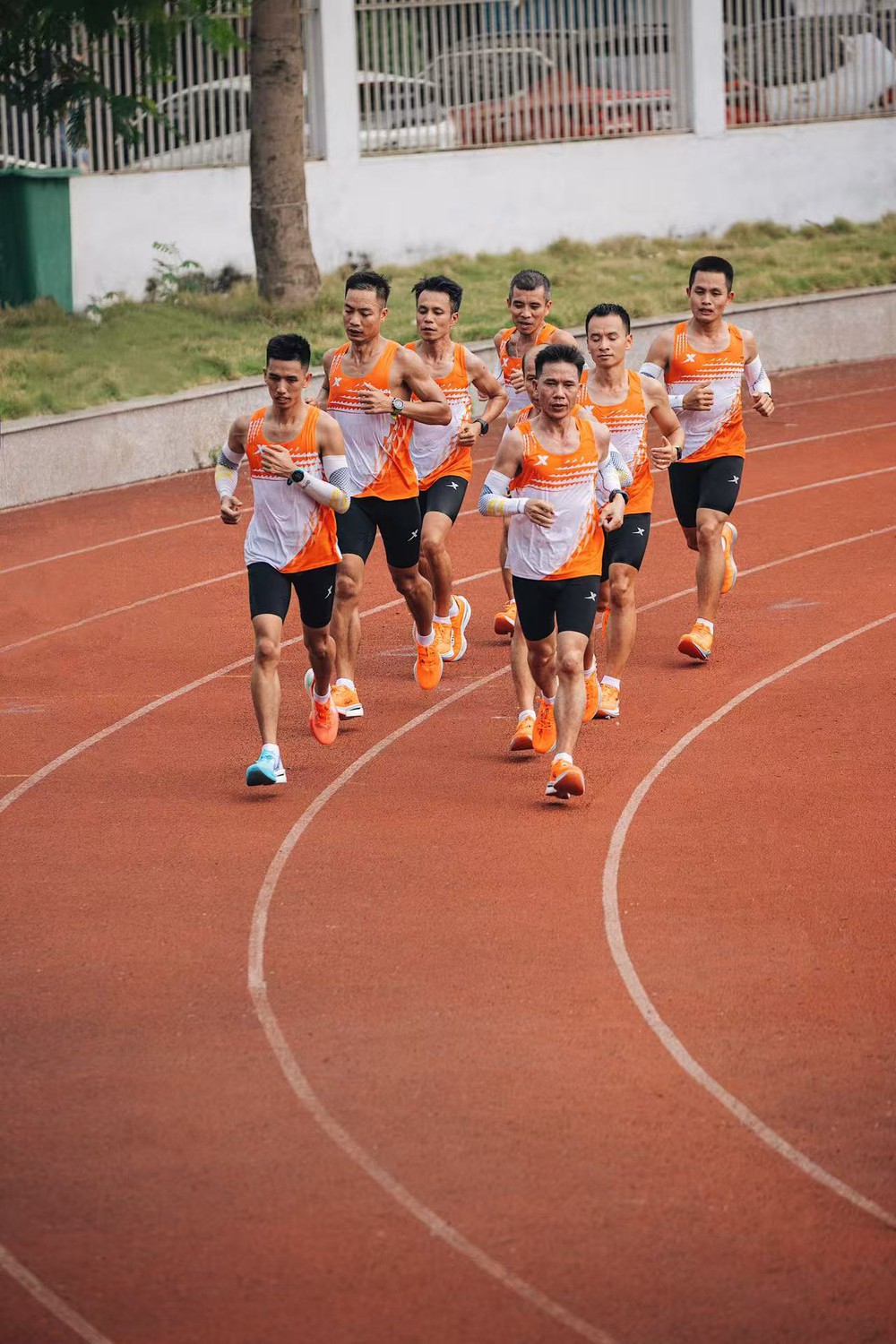 Standard Chartered Marathon Di sản Hà Nội 2025 huấn luyện người dẫn tốc - Ảnh 2.